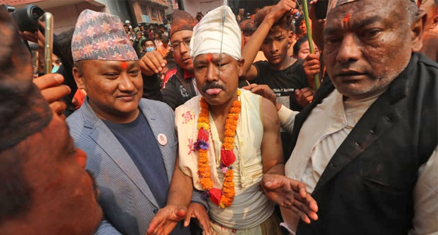 वुद्धकृष्णले आठौंपटक छेडे जिब्रो