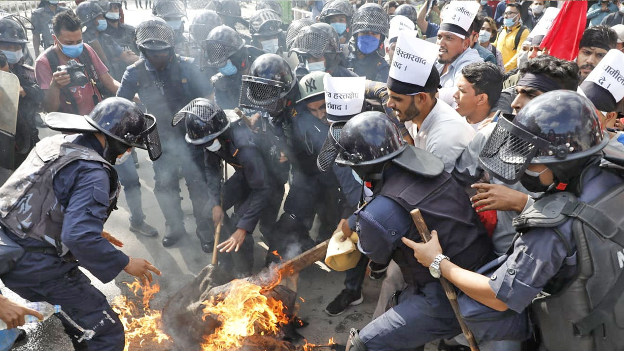 दार्चुला घटनाको विरोधमा मोदीको पुत्ला दहन