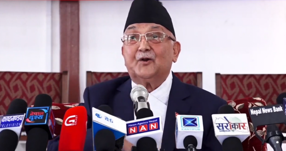 आफू नेत्तृत्वको लोकप्रिय सरकारविरुद्ध लेख्ने पत्रकार र तिनका मालिकलाई विभूषण दिइयो : ओली