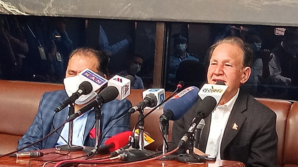 असंलग्न मुलुकको बैठक सकेर परराष्ट्र मन्त्री खड्का स्वदेश फिर्ता