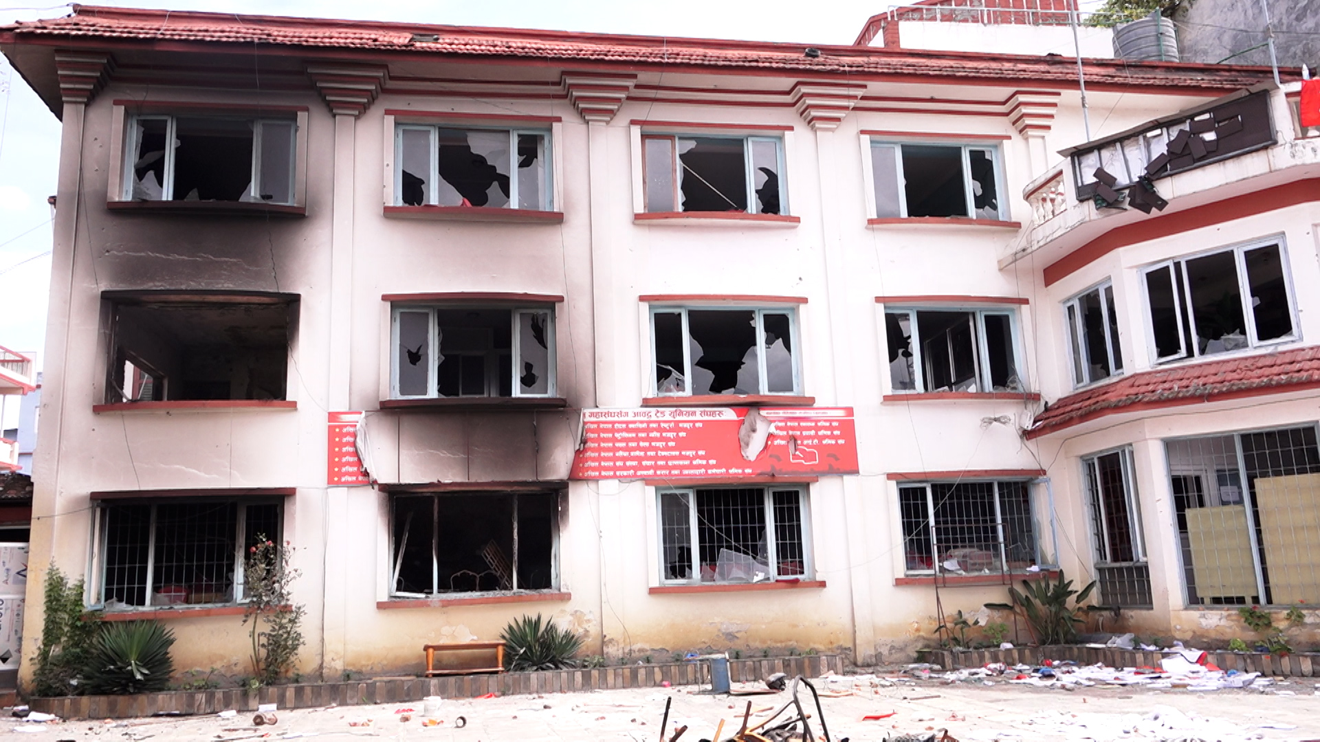 जेनजी आन्दोलनका नाममा विध्वंश, २० माओवादी नेताको घर क्षतिग्रस्त