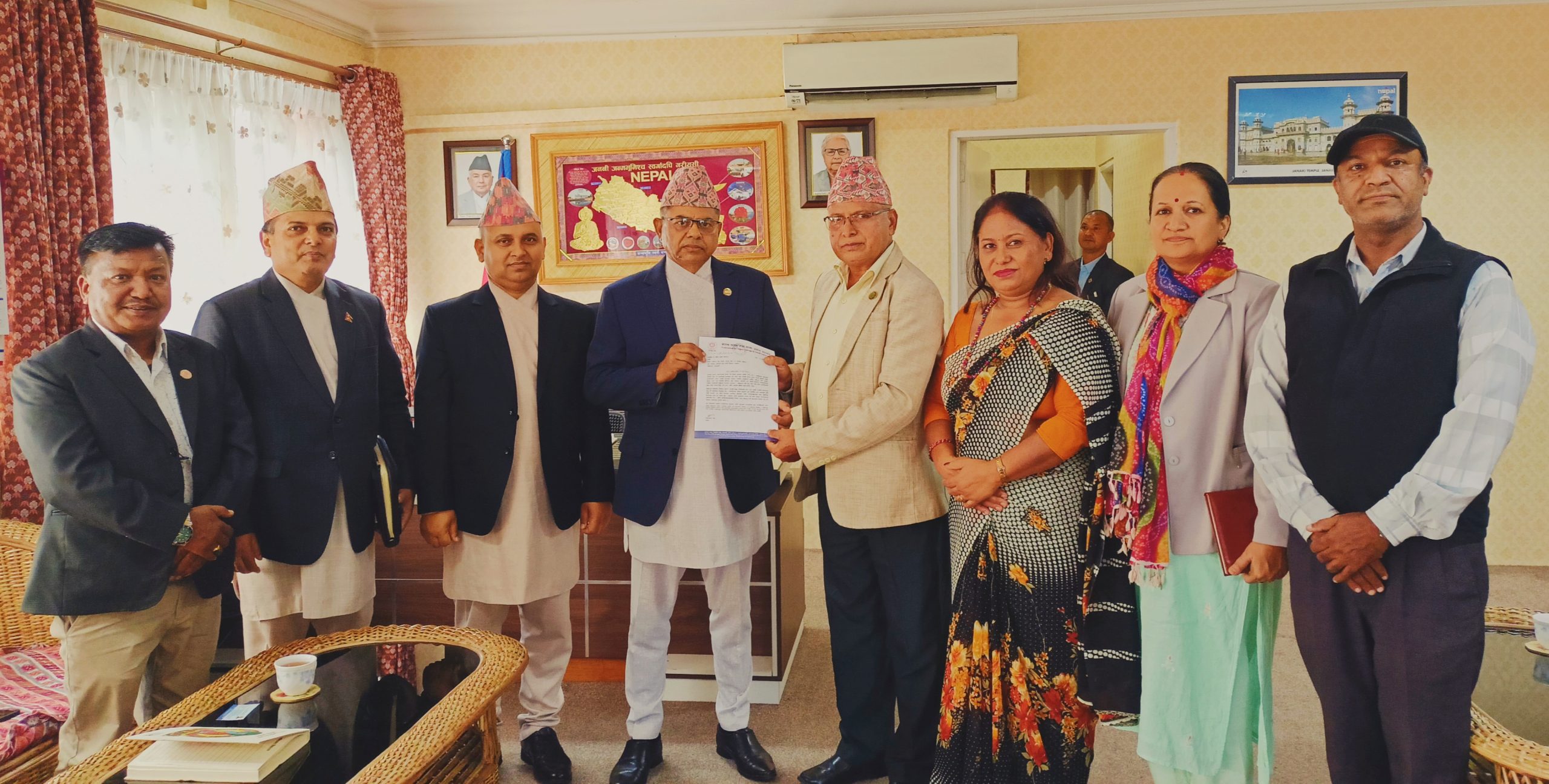 घरेलु तथा साना उद्योगहरुको प्रवद्र्धन र विकासका जोड दिन्छौं : मन्त्री सिन्हा