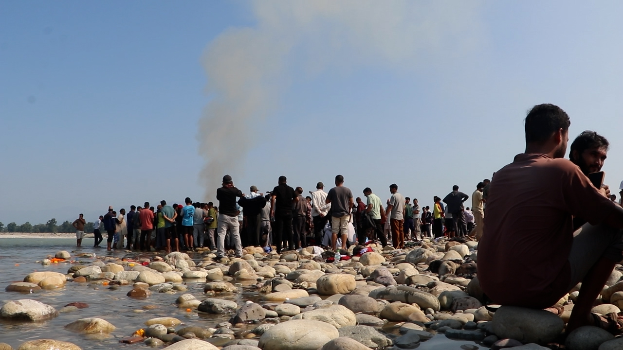 महाकालीको भुजेलाघाटमा विपिन जोशीको अन्त्येष्टि