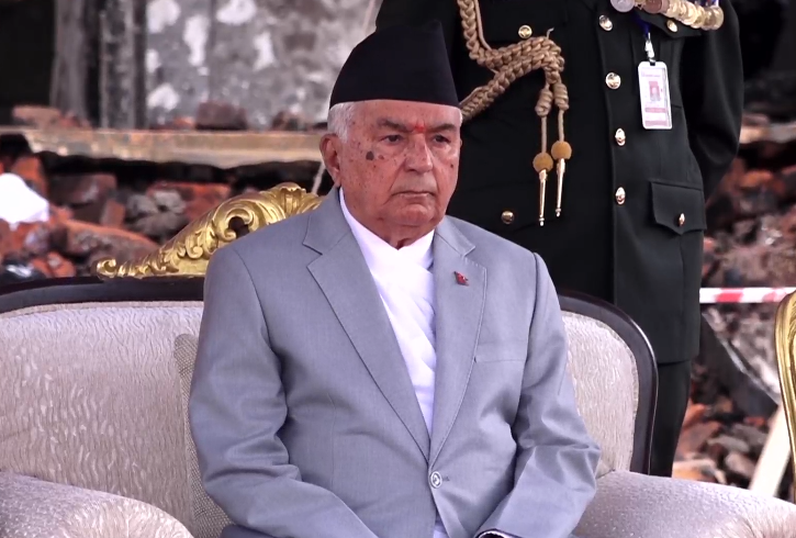 राष्ट्रपतिले प्रधानमन्त्री‍, मन्त्री र राजनीतिक दलसँग छलफल गर्दै