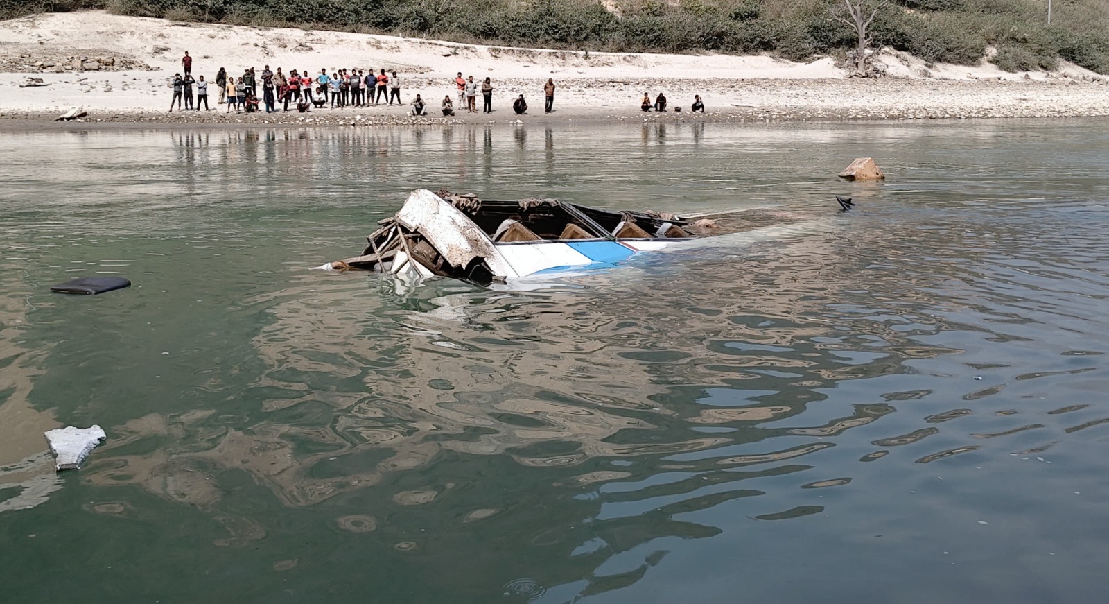 रामेछापको बस दुर्घटना : मृतकको पोष्टमार्टम हुन सकेन