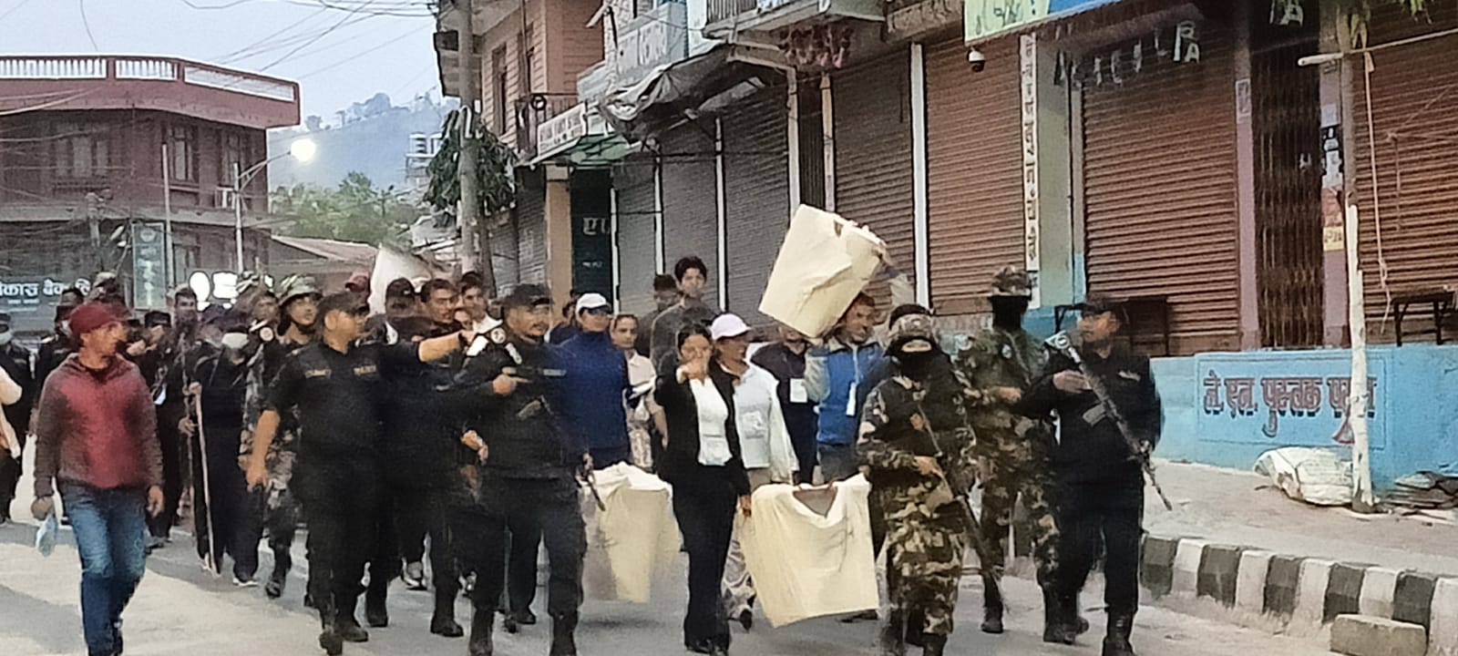 रामेछापका सबै मतपेटिका सदरमुकाम मन्थली आइपुगे, सर्वदलीय बैठकपछि मतगणना सुरु हुने