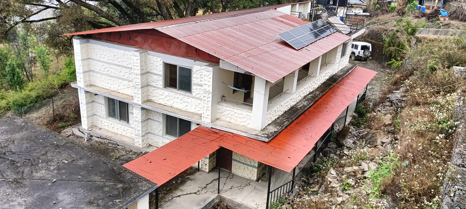 सञ्चालनमा नआउँदै भत्कियो प्रसूति केन्द्रको भवन